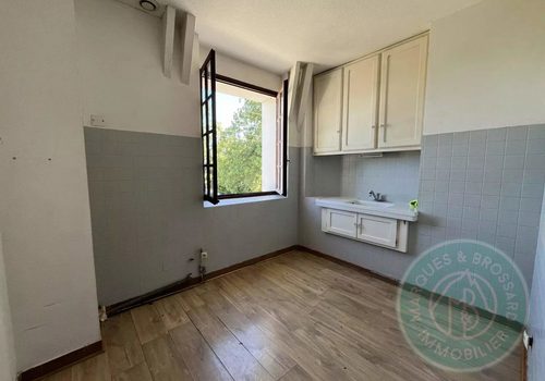 Orleix – Maison 4 chambres avec grange et beau potentiel