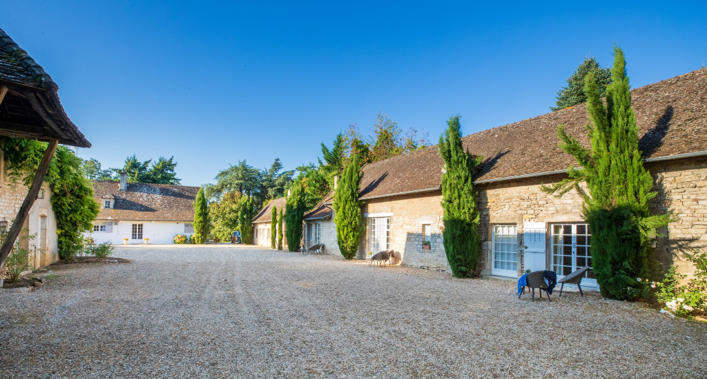 Beaune à 20 min. PROPRIÉTÉ D’EXCEPTION SUR ENVIRON 3 HECTARES