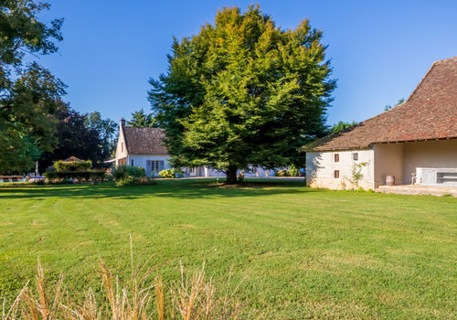 Beaune à 20 min. PROPRIÉTÉ D’EXCEPTION SUR ENVIRON 3 HECTARES