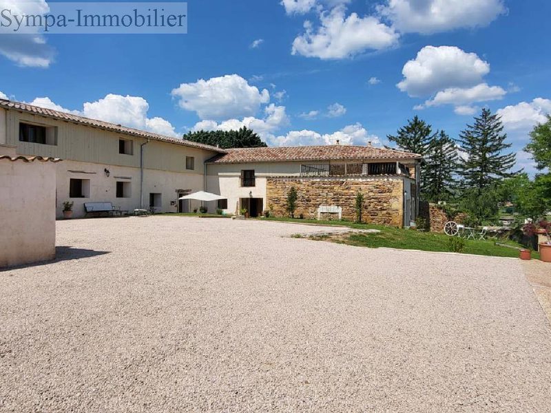 Chambres d hotes ou gite Vente à ST AMOUR BELLEVUE – 8 pièces – 4 salles de bain – 1 500 m² terrain