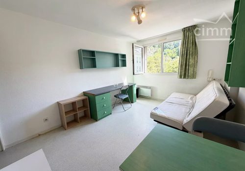 20m2 studio with parking space