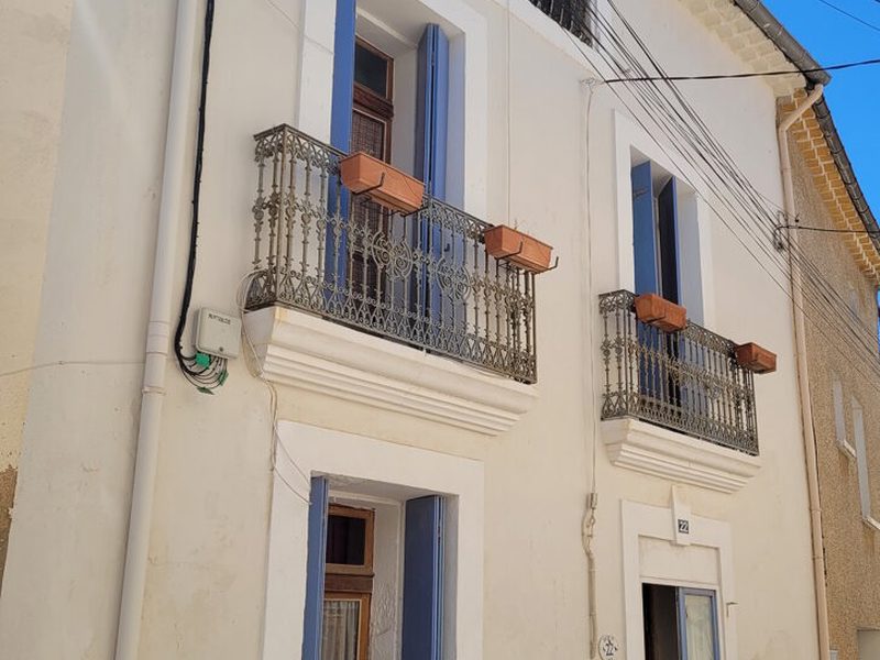 Belle maison de caractère avec 166 m² habitables, au cœur d'un charmant village.