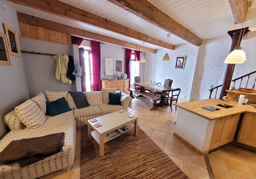 Mooi karakteristiek huis met 166 m² woonoppervlak, in het hart van een charmant dorp.