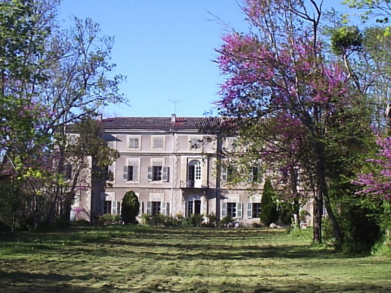 Magnifique domaine sur le Canal du Midi avec château, gîtes et dépendances sur un terrain de 5,63 ha.