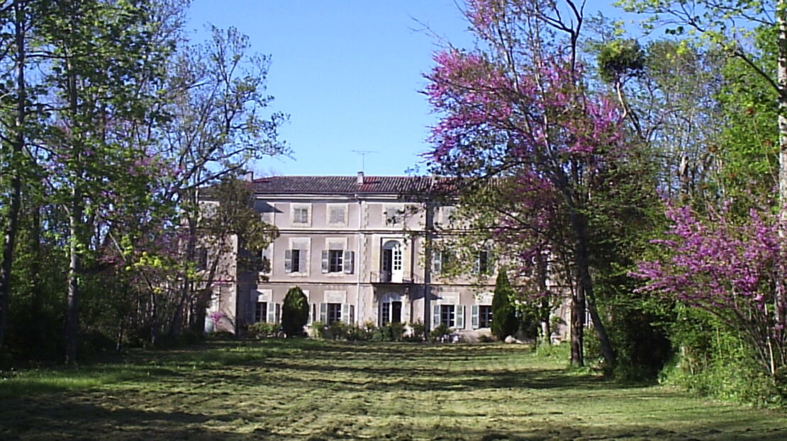 Stunning Domaine On The Canal Du Midi With Chateau, Cottages And Annexes On A Plot Of 5.63 Ha.
