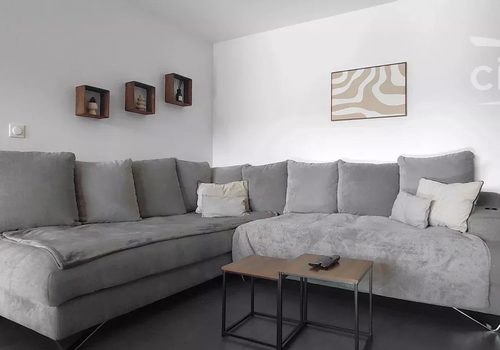 Beautiful bright 97 m2 apartment, fully renovated
