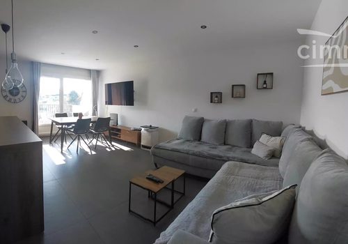 Beautiful bright 97 m2 apartment, fully renovated