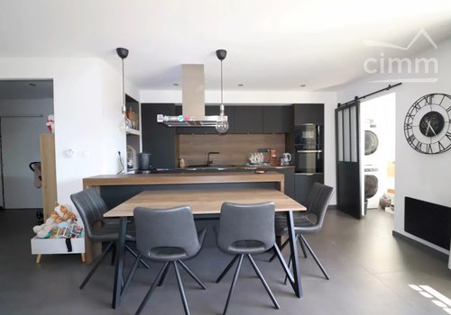 Beautiful bright 97 m2 apartment, fully renovated