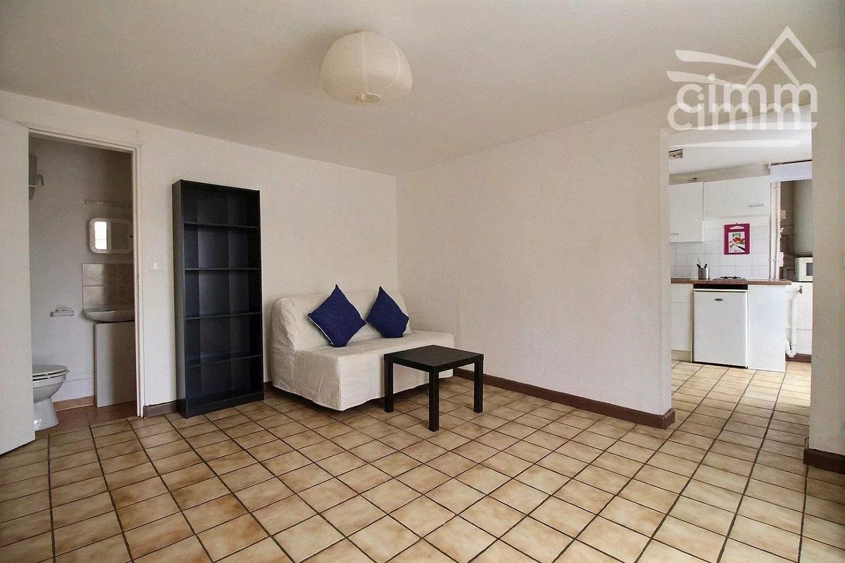 Te huur, Corbeil-Essonnes, Rive Droite, gemeubileerde studio van 28 m² met kelder