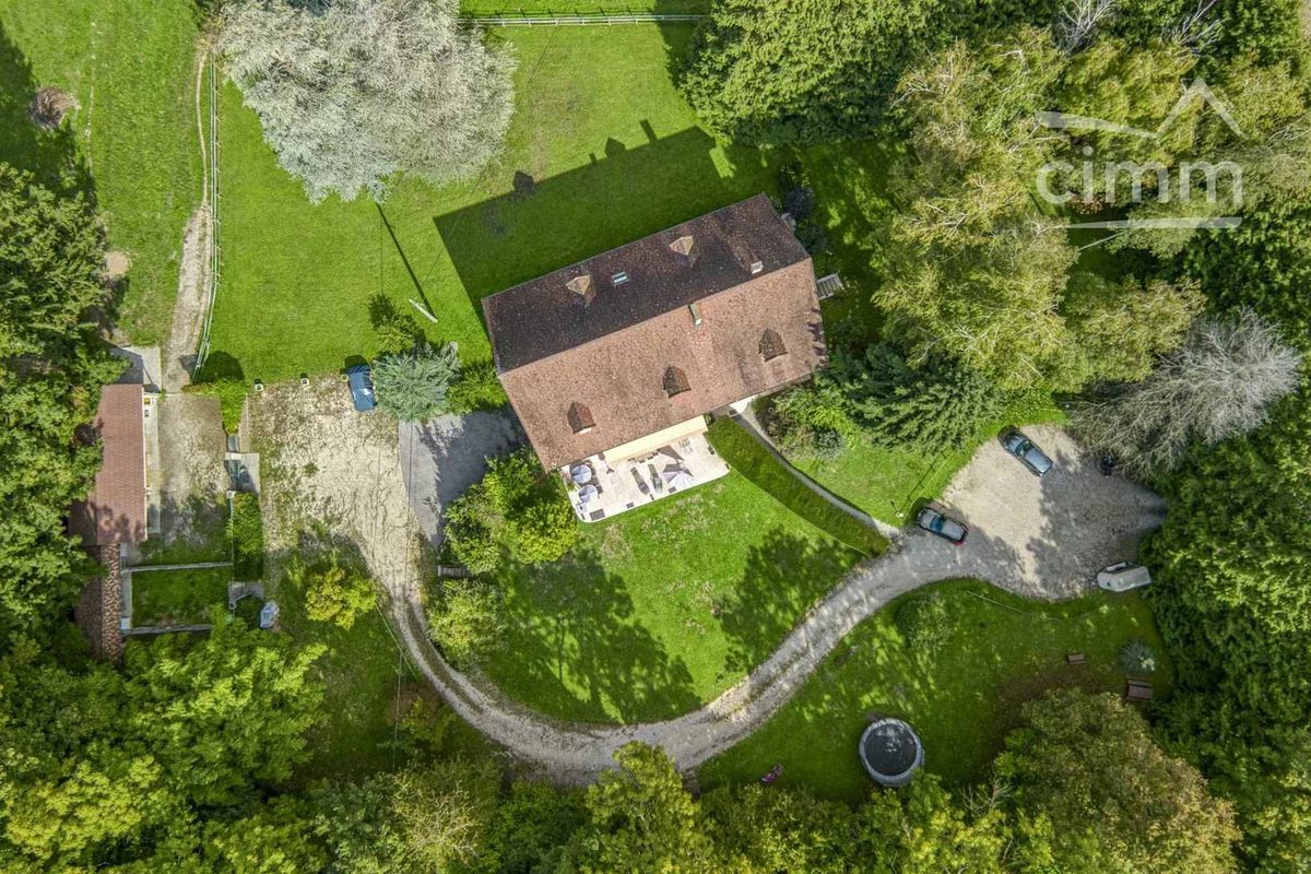 Propriété de charme de 420 m² sur 1,6 ha de terrain dans un cadre champêtre sans voisinage