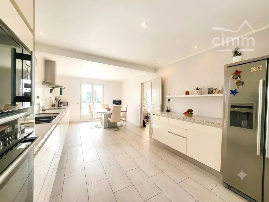 Le Thillay : maison 4/5 pièces de 137 m² + garage