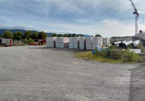Enclosed and secured 1000 m2 land for storage