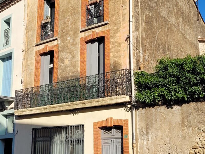 Charmant appartement en duplex, meublé et rénové, au centre du village, avec 60 m² habitables et cour intérieure