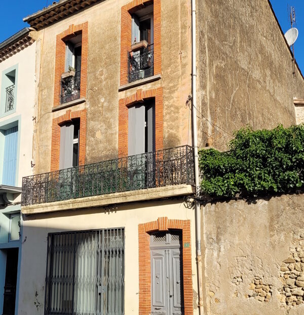 Charmant appartement en duplex, meublé et rénové, au centre du village, avec 60 m² habitables et cour intérieure