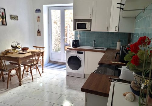Charmant appartement en duplex, meublé et rénové, au centre du village, avec 60 m² habitables et cour intérieure