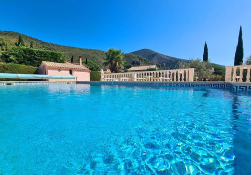Beautiful Villa With 248 M2 Of Living Space Offering 7 Bedrooms On A 2160 M2 Plot With Pool And Views And Partly Constructible.