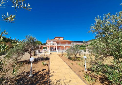 Beautiful Villa With 248 M2 Of Living Space Offering 7 Bedrooms On A 2160 M2 Plot With Pool And Views And Partly Constructible.