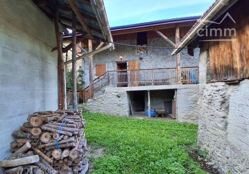 House to renovate with barn and garden