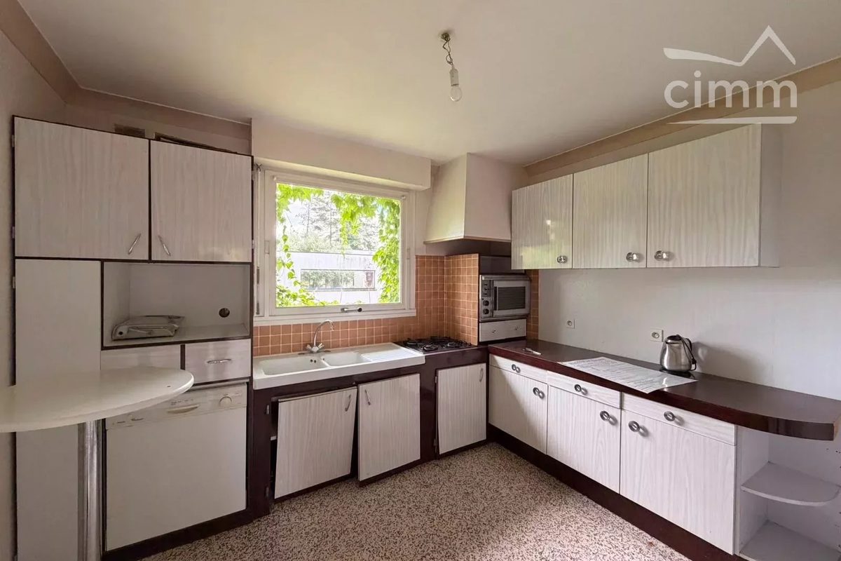 House to renovate of 129 m² with full basement – Saint-Gervais-la-Forêt – Land 1,900 m²