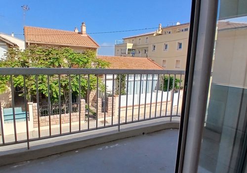 Fully Renovated Apartment On The 1st Floor With Balcony Near The Beach