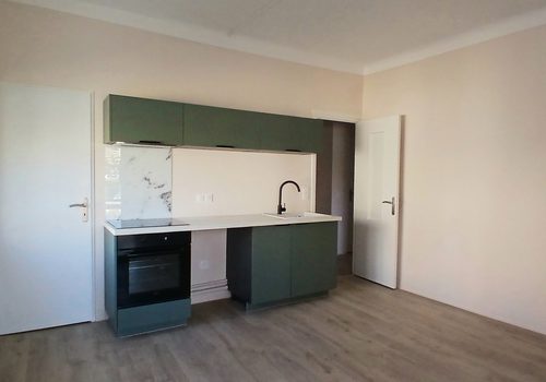 Fully Renovated Apartment On The Ground Floor With Courtyard And At Walking Distance From The Beach.