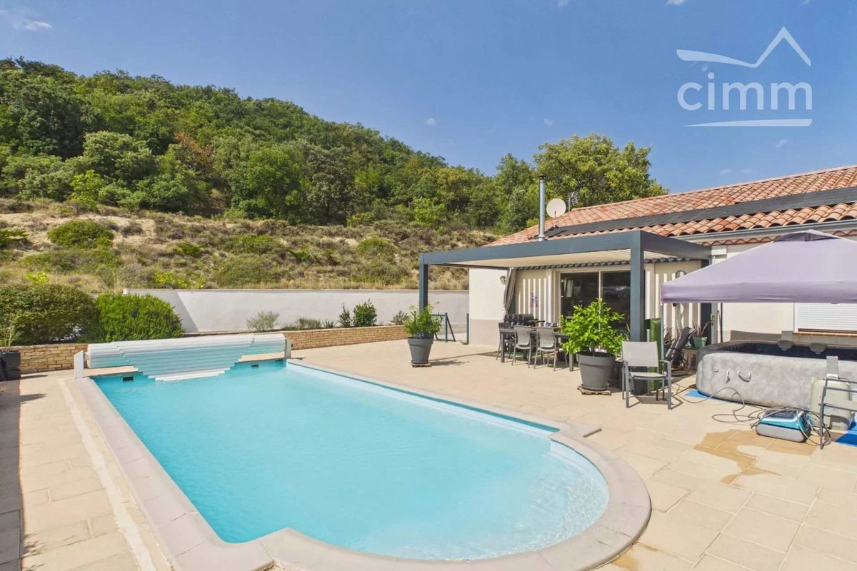 Single-storey 4-bedroom villa with pool and jacuzzi – Lagorce, Ardèche