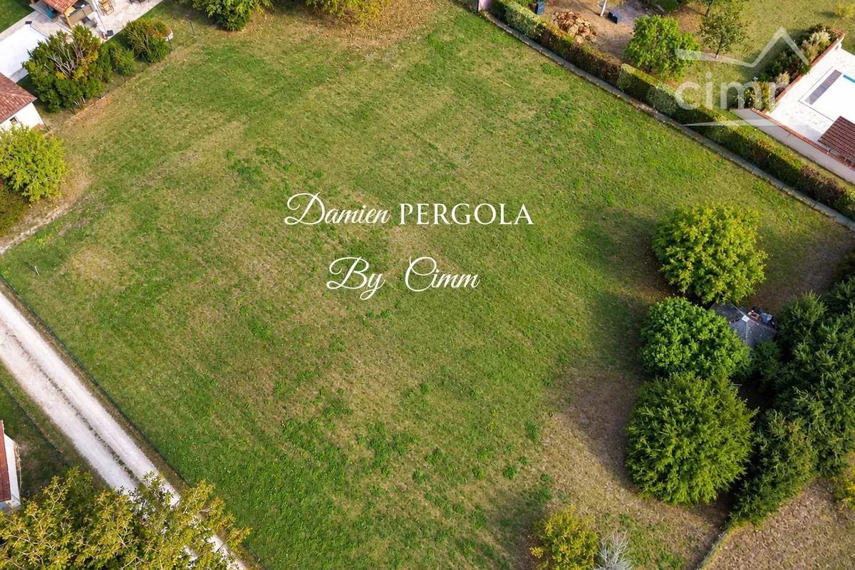 Montignac-Lascaux – 1,176 m² flat plot a stone's throw from the town centre