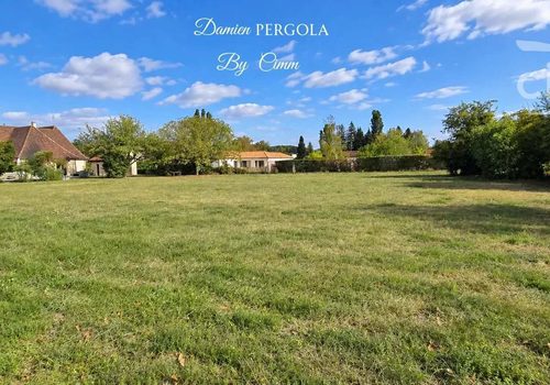 Montignac-Lascaux – 1,176 m² flat plot a stone's throw from the town centre