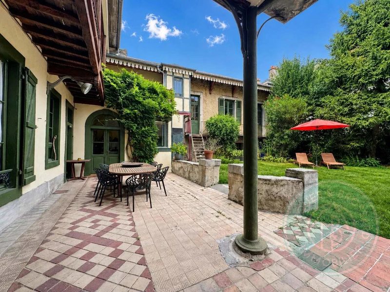 Townhouse with 8 rooms and garden in Tarbes