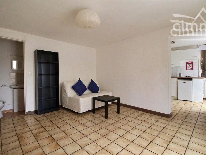 À louer, Corbeil-Essonnes, Rive Droite, studio meublé de 28 m² avec cave