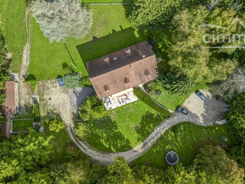 Propriété de charme de 420 m² sur 1,6 ha de terrain dans un cadre champêtre sans voisinage