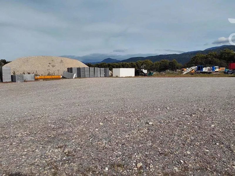 Terrain de 1000 m2 clôturé et sécurisé pour stockage