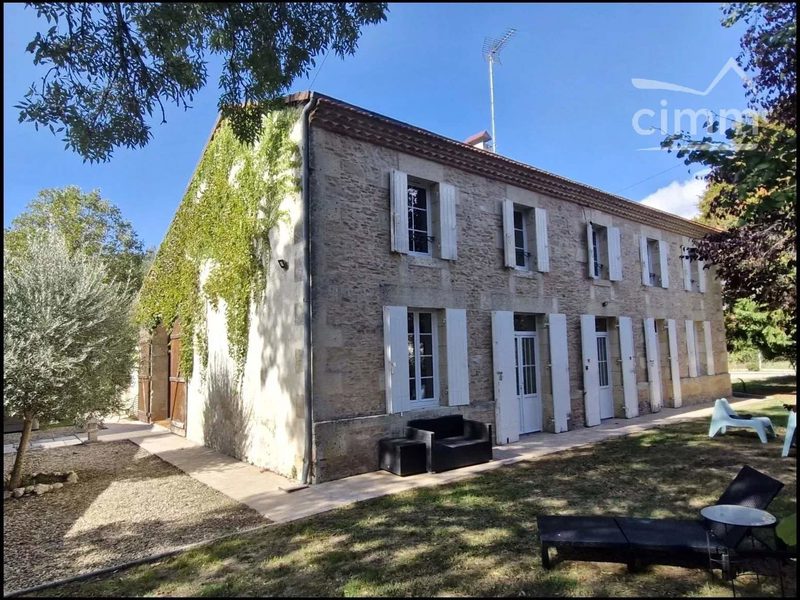 Stone Girondine House Renovated 230 m² – Pool, Spa, and Outbuildings on 1 Hectare