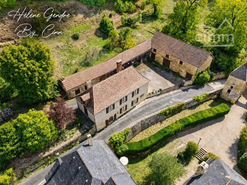 Old farmhouse with outbuildings – Saint-Amand-de-Coly