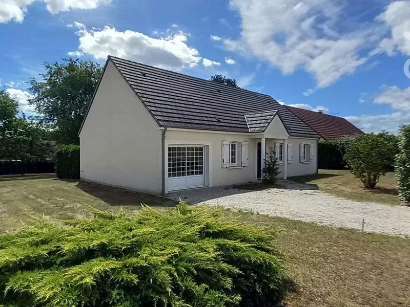 TE KOOP, NEUNG SUR BEUVRON, Bungalow met 3 slaapkamers + kantoor
