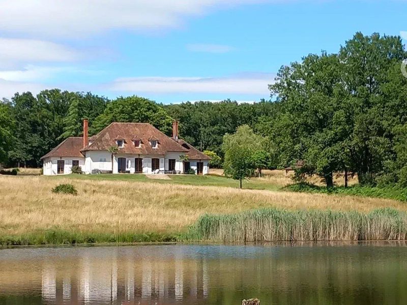 TE KOOP, La Ferté St Cyr, Jachtterrein