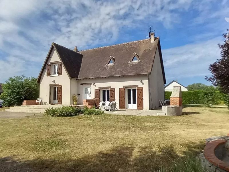 TE KOOP, HUISSEAU SUR COSSON, Familiehuis met 5 slaapkamers, waarvan 2 op de begane grond