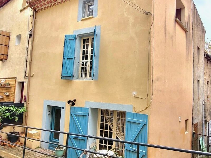 Petite maison de village super mignonne de 60 m² habitables dans un village animé au bord de la rivière