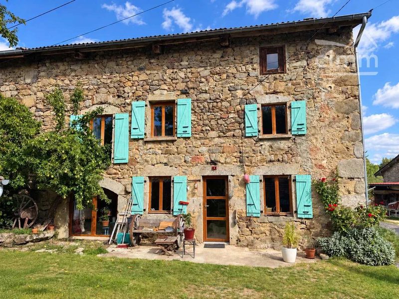 Maison de village en pierre avec jardin