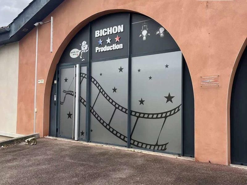 LOKAAL PROFESSIONEEL / COMMERCIEEL – 187 m² – FEURS CENTRUM