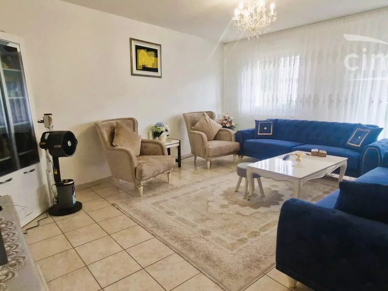Mooi T3 appartement van 89,89 m² met terras – volledig gerenoveerd – ideale locatie!