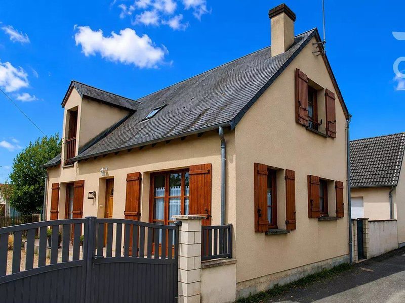 For Sale, BLOIS VIENNE – House with 2 / 3 bedrooms, private courtyard, and air conditioning