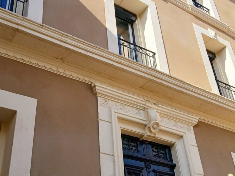 Splendide maison de maître du 18e siècle avec 4 chambres, vaste garage, cour et terrasse. Un mélange raffiné de confort moderne et d'éléments d'époque au cœur d'un village