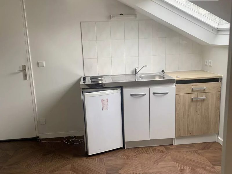 LA VARENNE SAINT-HILAIRE VERHUUR 2-KAMERAPPARTEMENT