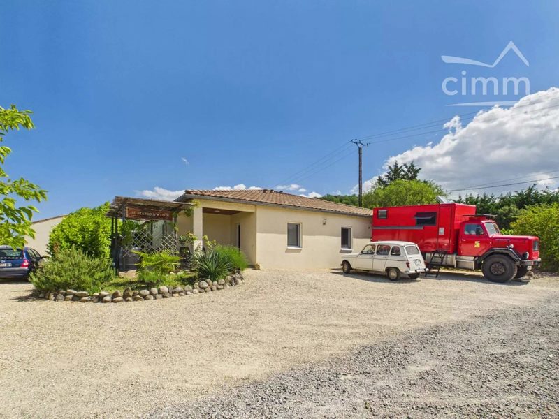 Zuid-Ardèche: dubbele villa van hoogwaardige kwaliteit met garage op een vlak perceel