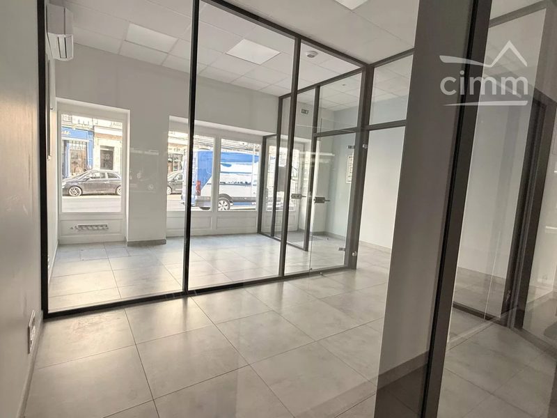 KANTOORGEBOUW - CENTRUM VAN BLOIS - INVESTERING OF BEDRIJFSLOCATIE
