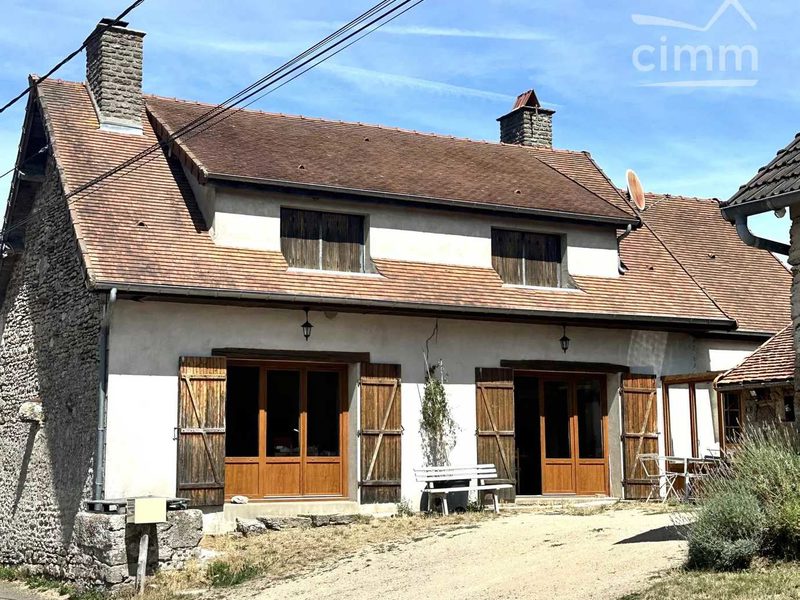 Karakteristiek oud huis met bijgebouw (65m²) – Vic-sous-Thil – 145.000€