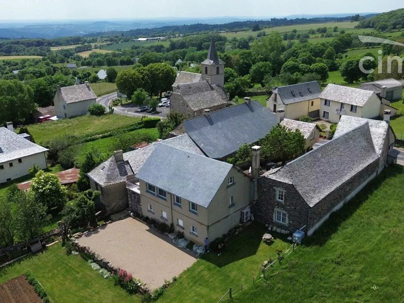 Vastgoedcomplex in het hart van de Aubrac