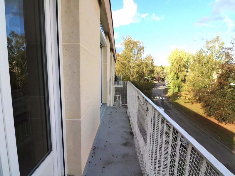 Te koop appartement F3 met balkon in SENLIS