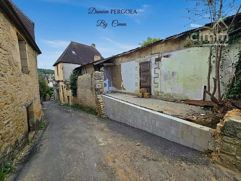 Sarlat-la-Canéda – Strategische locatie met groot potentieel in het stadscentrum